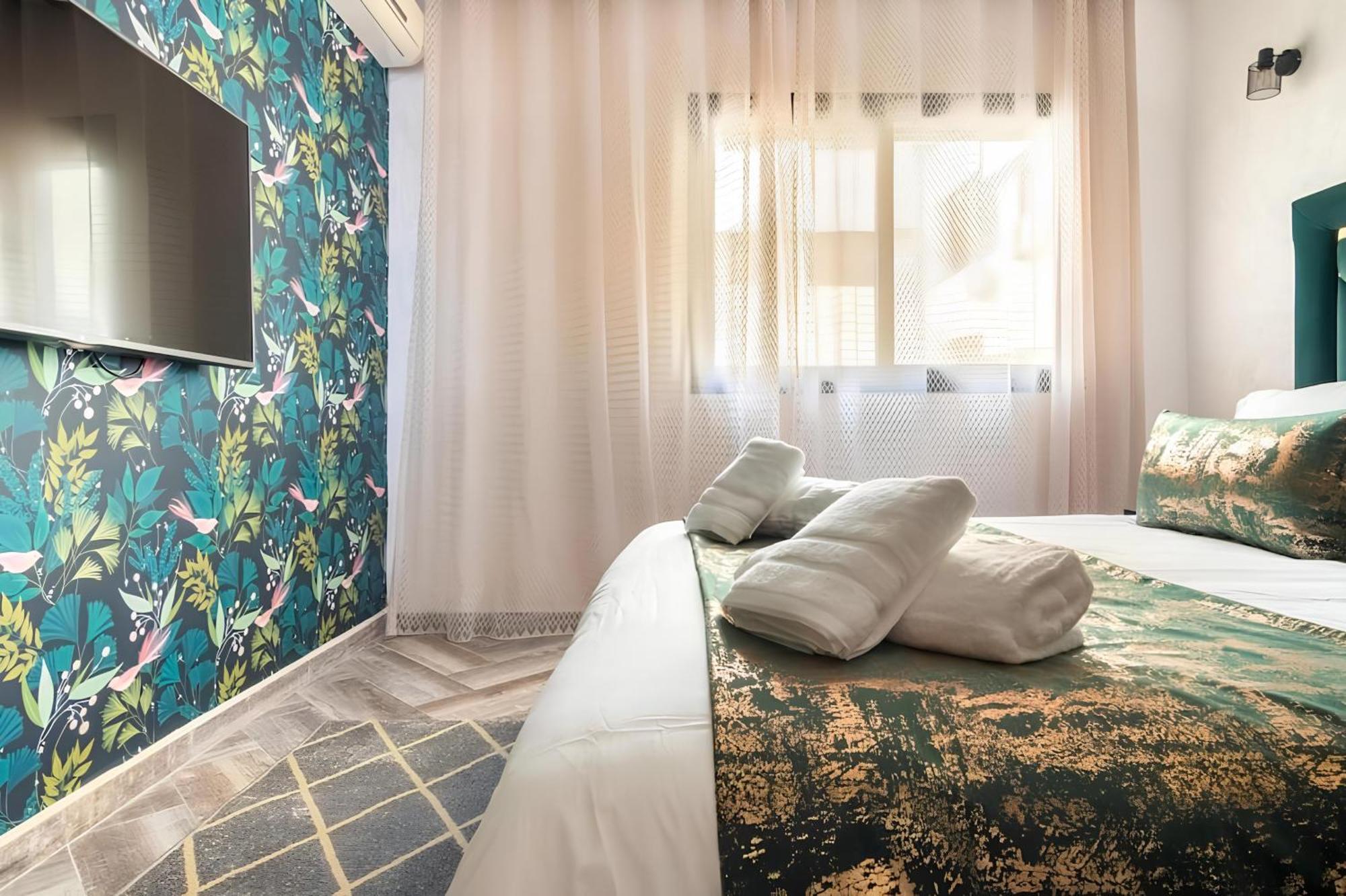 C-Appartement De Luxe Plein Centre De Gueliz Avec Piscine Parking Wifi Netflix 马拉喀什 外观 照片