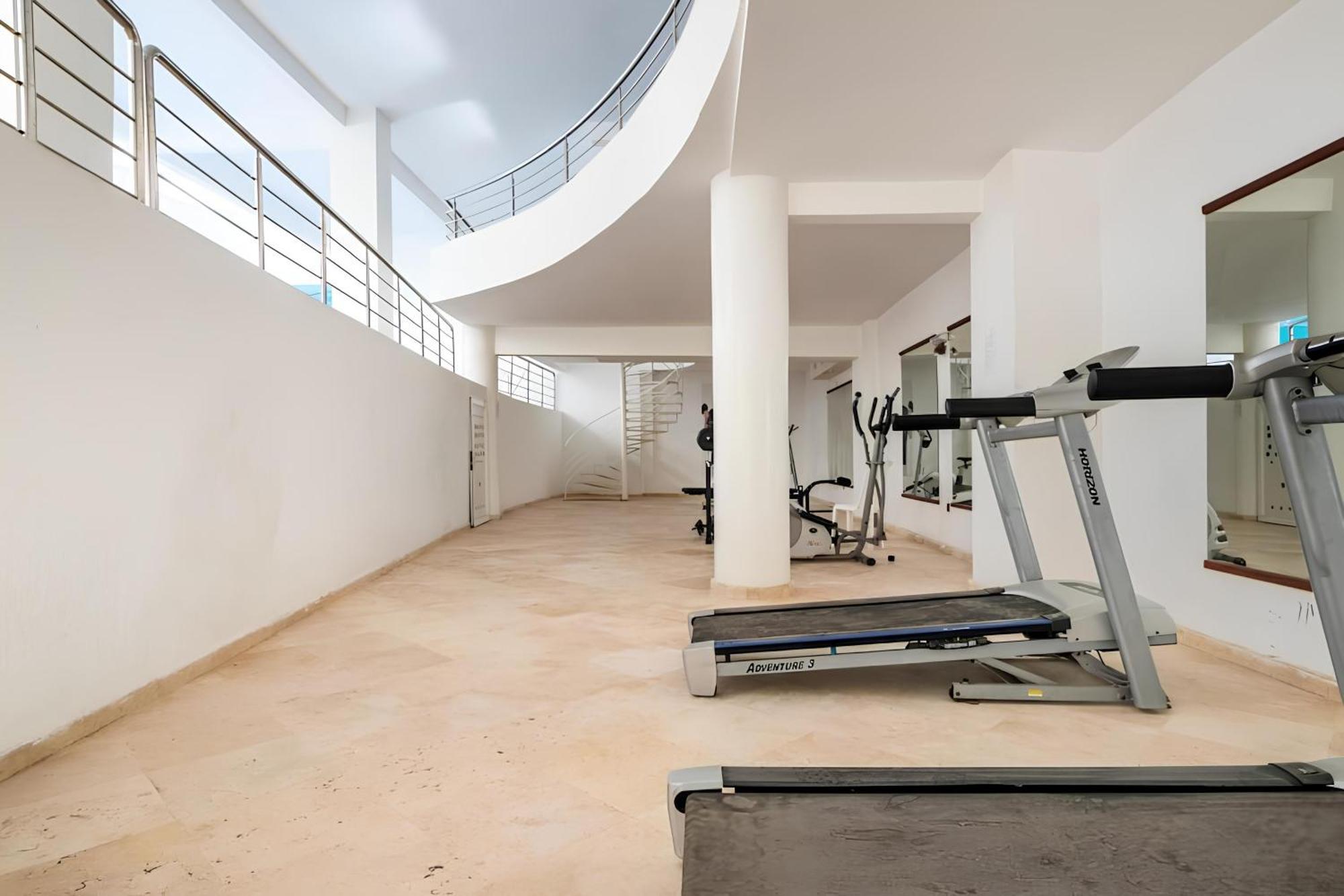 C-Appartement De Luxe Plein Centre De Gueliz Avec Piscine Parking Wifi Netflix 马拉喀什 外观 照片