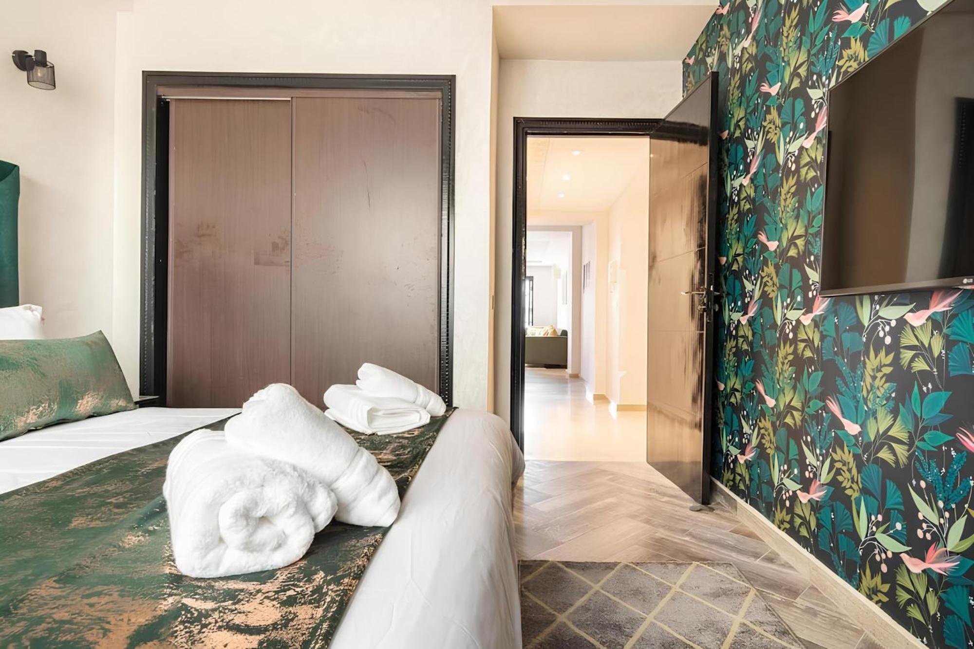 C-Appartement De Luxe Plein Centre De Gueliz Avec Piscine Parking Wifi Netflix 马拉喀什 外观 照片