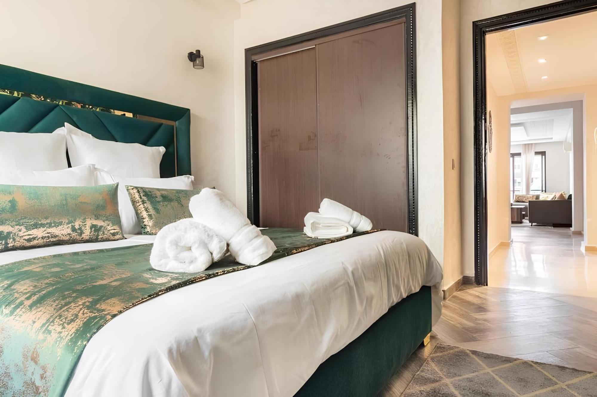 C-Appartement De Luxe Plein Centre De Gueliz Avec Piscine Parking Wifi Netflix 马拉喀什 外观 照片